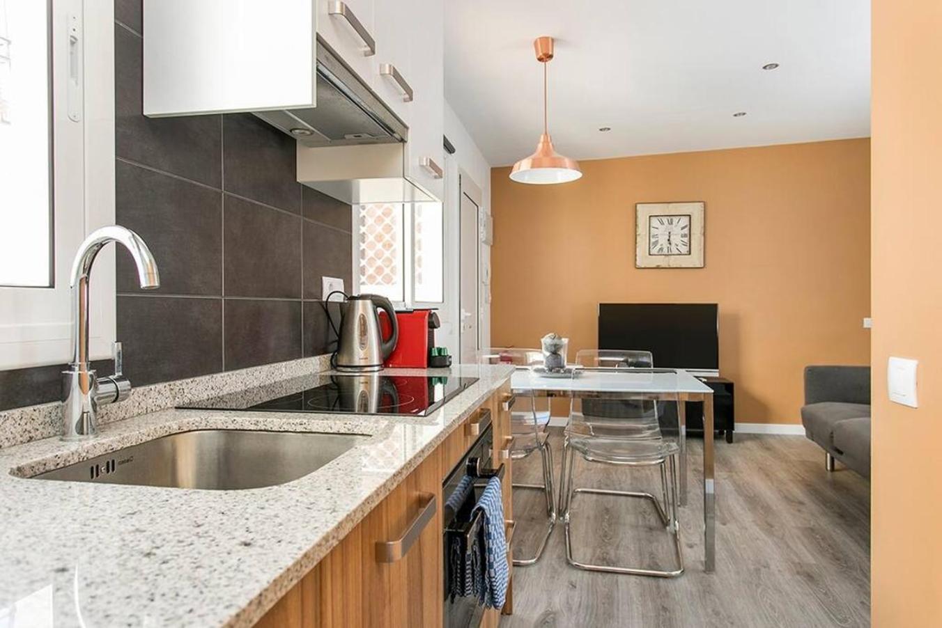Apartamento Cozy&New With Terrace L'Hospitalet de Llobregat Exterior foto